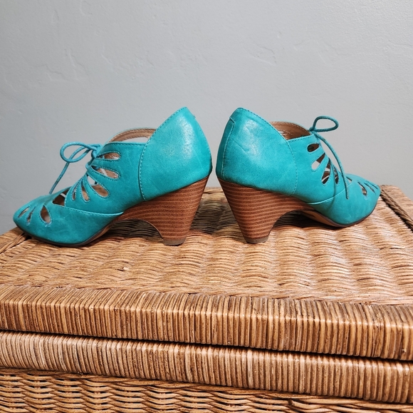 Teal Women's Lace-Up Shoes - Picture 4 of 8